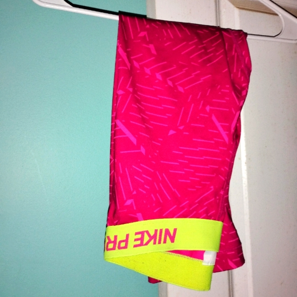 Nike dryfit capris